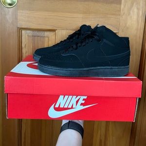 Nike Court Vision Mid in black size 6.5 (men’s/kids)